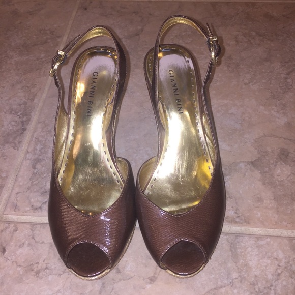 Gianni Bini Golden Wedges - Picture 2 of 5